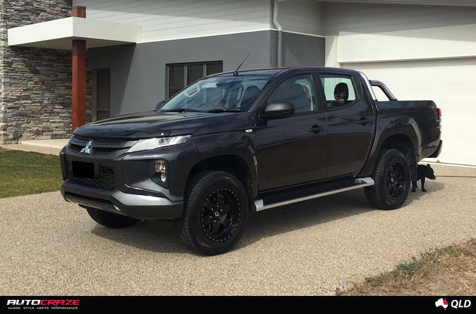 MITSUBISHI TRITON PODIUM SATIN BLACK 